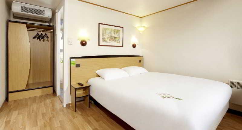 Hotel Campanile Cholet Exterior foto