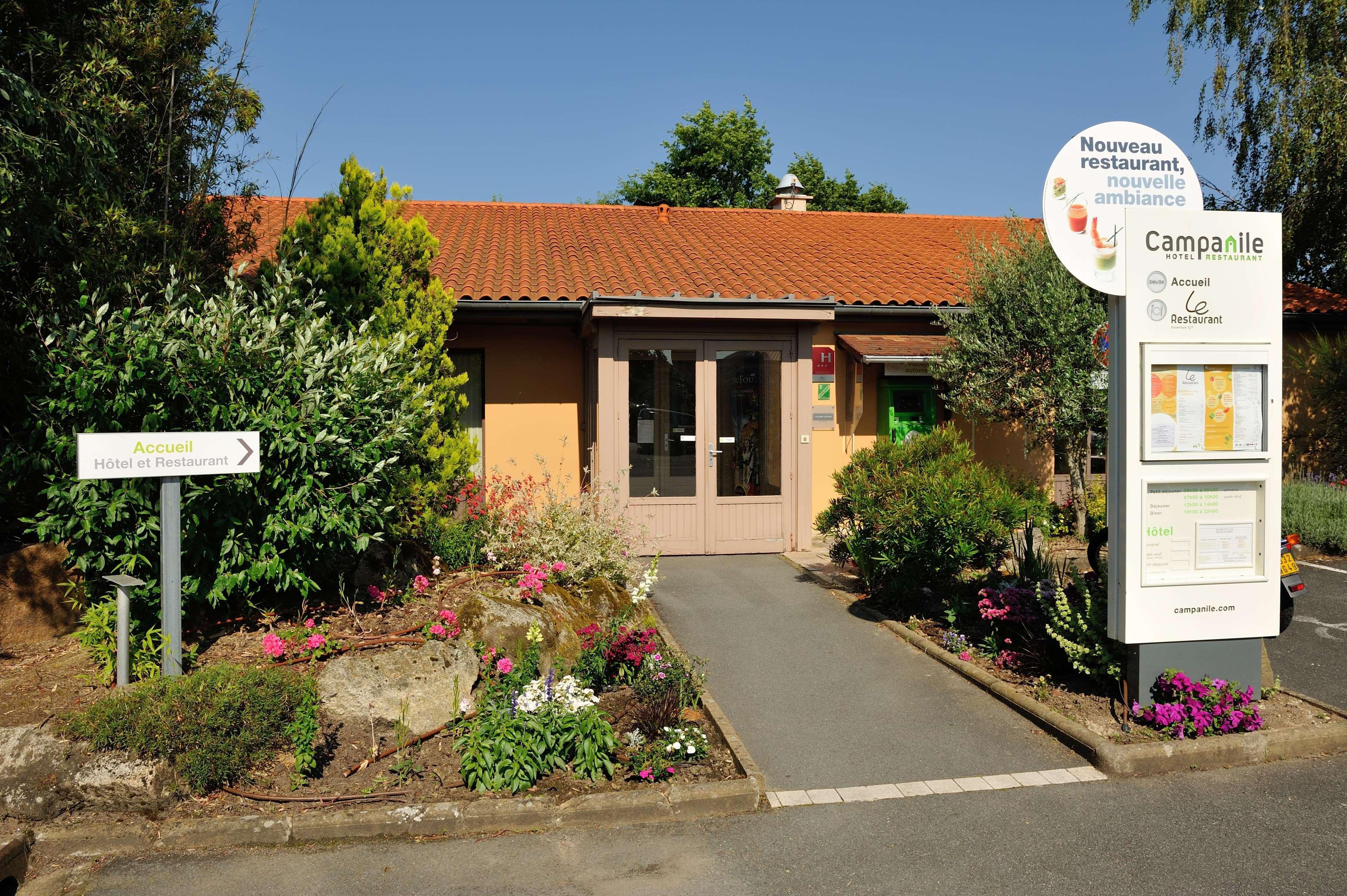 Hotel Campanile Cholet Exterior foto