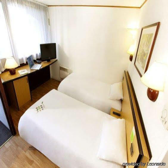 Hotel Campanile Cholet Exterior foto